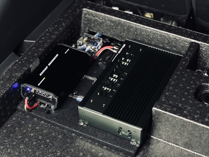 Как выбрать автомобильный усилитель под аудиосистему: полный гид 2025 года